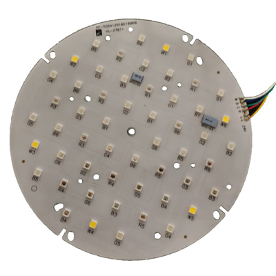 La tensión de entrada es de 100 V a 240 V.