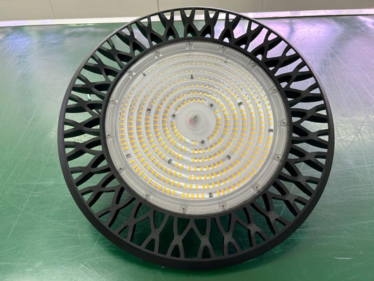 120/90/60° Ángulo del haz de luz LED HighBay Lamp diseñado con cuerpo de aluminio impermeable IP65